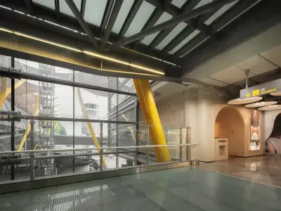 Mostrador de recepción con atención 24/7 en el salón GettSleep del Aeropuerto Madrid-Barajas (T4S)