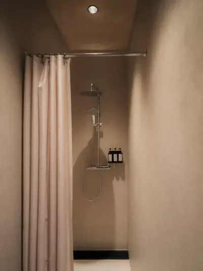 Duchas compartidas del salón de recreación GettSleep en el Aeropuerto Madrid-Barajas (T4S)