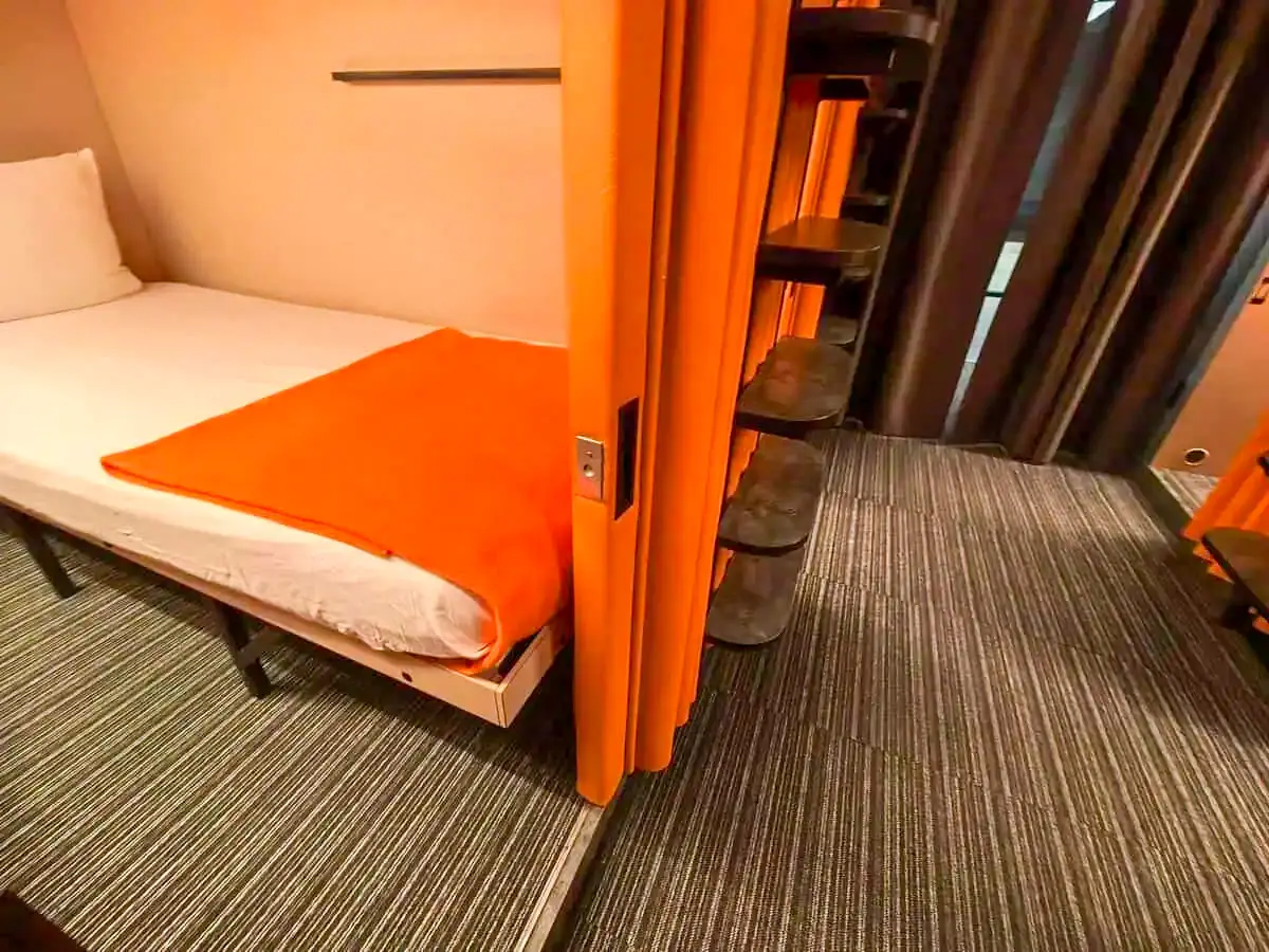 Early morning flight from Sheremetyevo — where to sleep 3-4 hours before departure